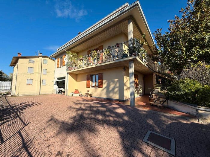 Casa con 6 locali in vendita in Via delle Pile, Centro, Varano de' Melegari