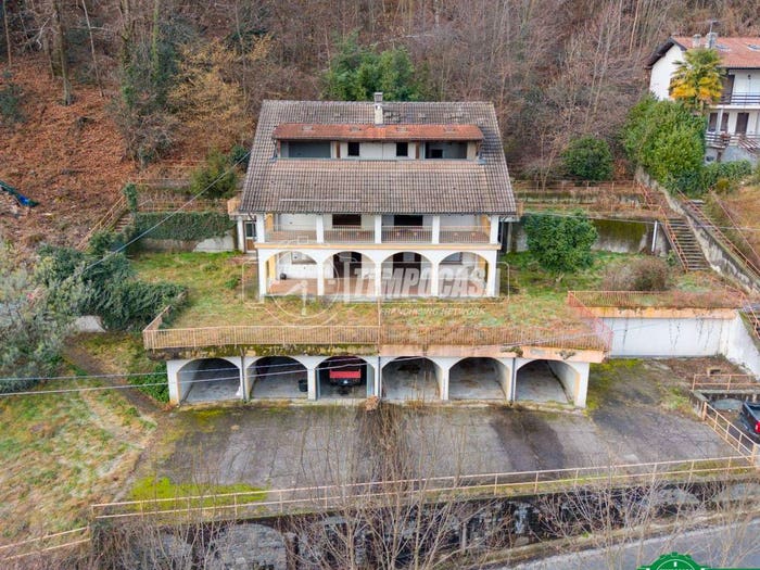 Casa con 6 locali in vendita in Via per Magognino, Belgirate