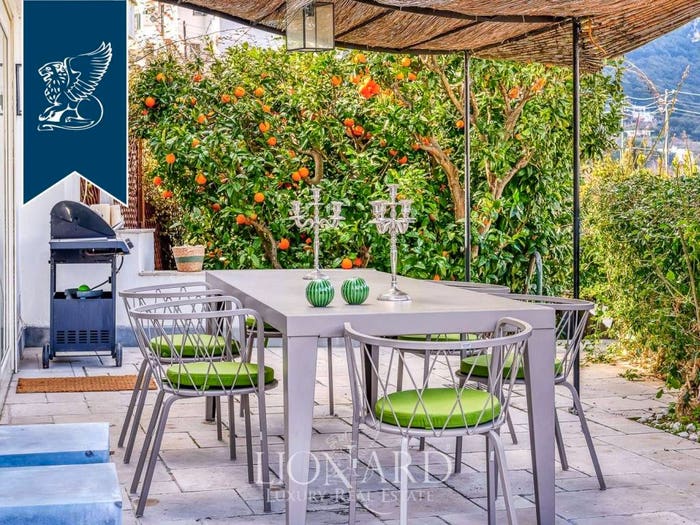 Appartamento con 6 locali in vendita in Centro, Capri