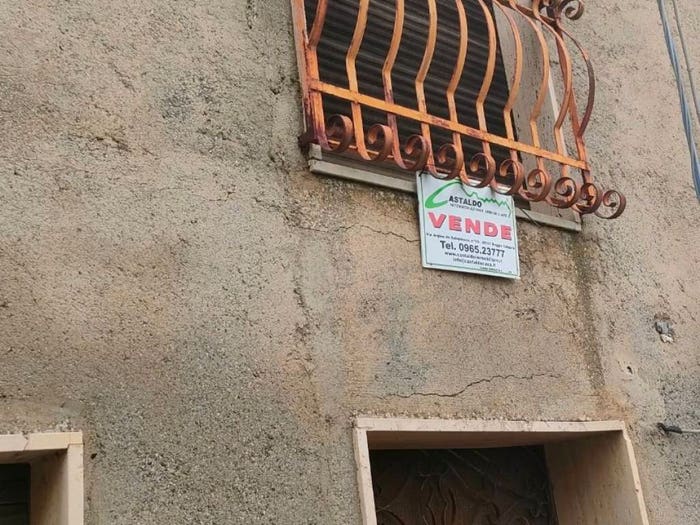 Appartamento con 6 locali in vendita in Via Castello, Bova