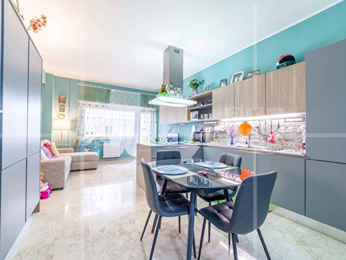 Appartamento quadrilocale in vendita in Via Padre Semeria, Garbatella, Roma