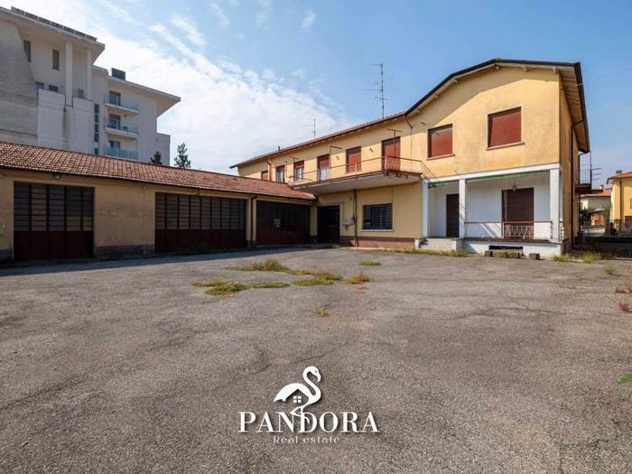 Casa con 6 locali in vendita in Via A Sciesa, Ronchi, Gallarate
