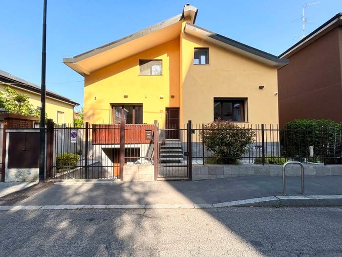 Casa quadrilocale in vendita in Via Carlo Limonta, Balsamo, Cinisello Balsamo