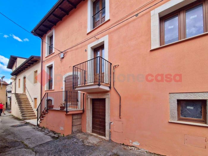 Casa quadrilocale in vendita in Piazza Regina Margherita SNC, Paganica Tempera, L'Aquila