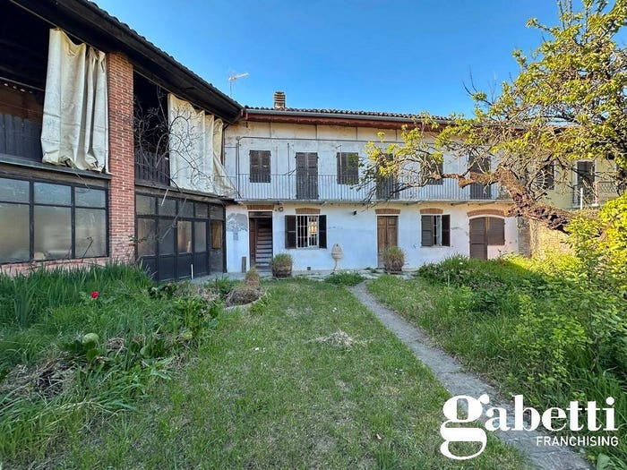 Casa con 6 locali in vendita in VIA CASALE, Centro, Montemagno