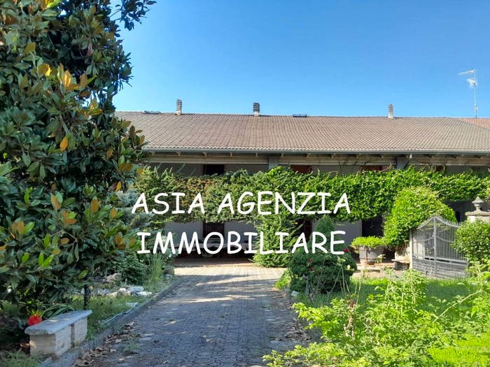 Casa quadrilocale in vendita in Via Alessandro Manzoni, Farfengo, Borgo San Giacomo