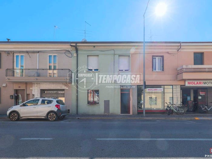 Casa con 6 locali in vendita in Via Garibaldi, Cattolica