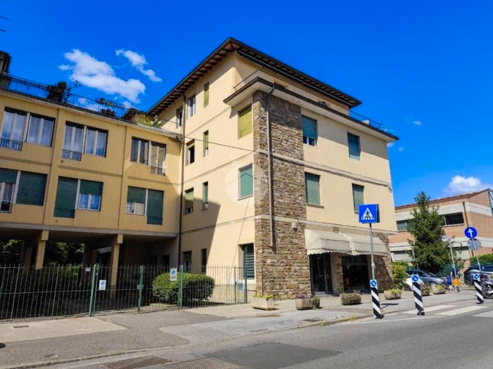 Appartamento con 5 locali in vendita in Via di Ripoli, Europa, Firenze