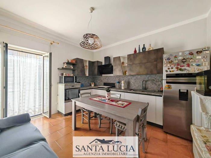 Appartamento con 6 locali in vendita in Via Francesco Guicciardini, Canicattì