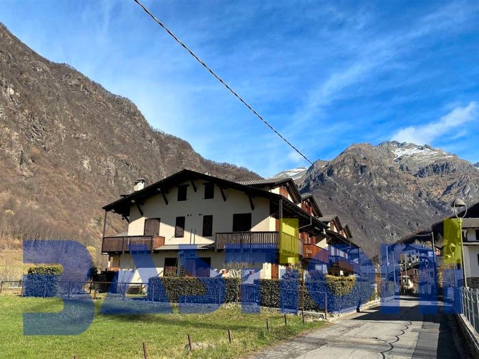 Appartamento bilocale in vendita in Via Pietra, Gandellino