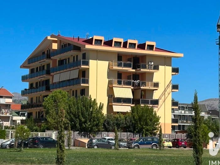 Casa con 6 locali in vendita in Via fuga, San Nicola la Strada