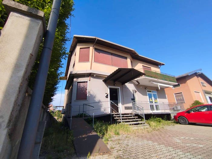 Casa quadrilocale in vendita in Via Provinciale, Centro, Briona