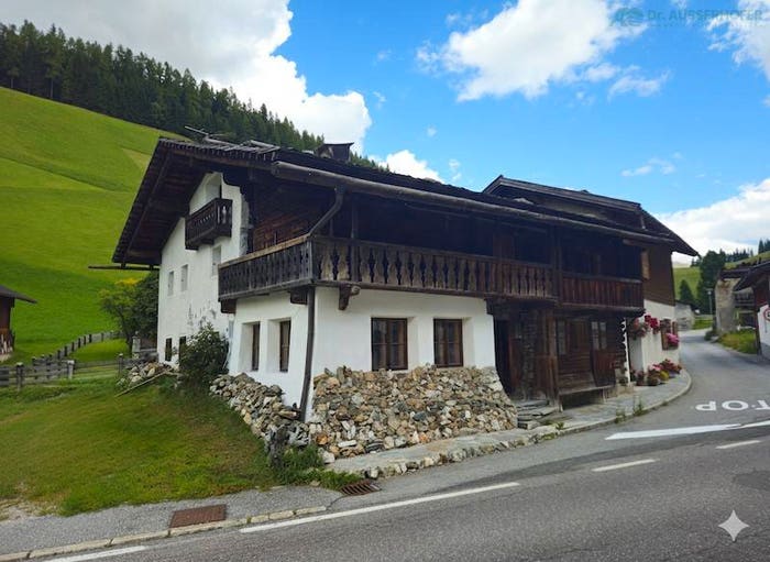 Casa con 6 locali in vendita in Centro, Predoi