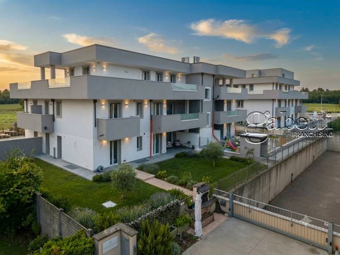 Appartamento quadrilocale in vendita in Via Antonio Vivaldi, Dairago