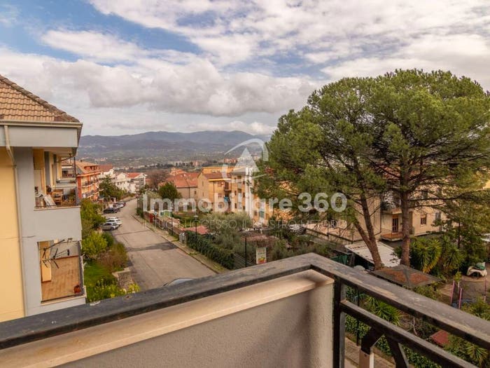 Appartamento con 6 locali in vendita in Via Leonardo da Vinci, Andreotta, Castrolibero