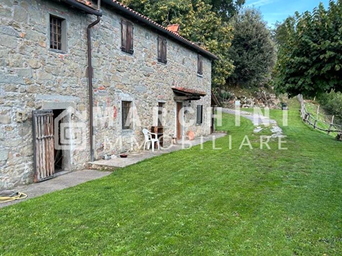 Casa con 5 locali in vendita in Massa e Cozzile