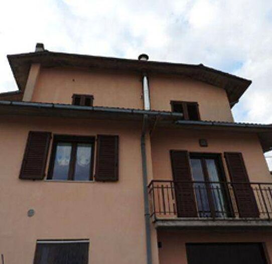 Casa con 6 locali in vendita in Località Leccia, Serra Sant'Abbondio