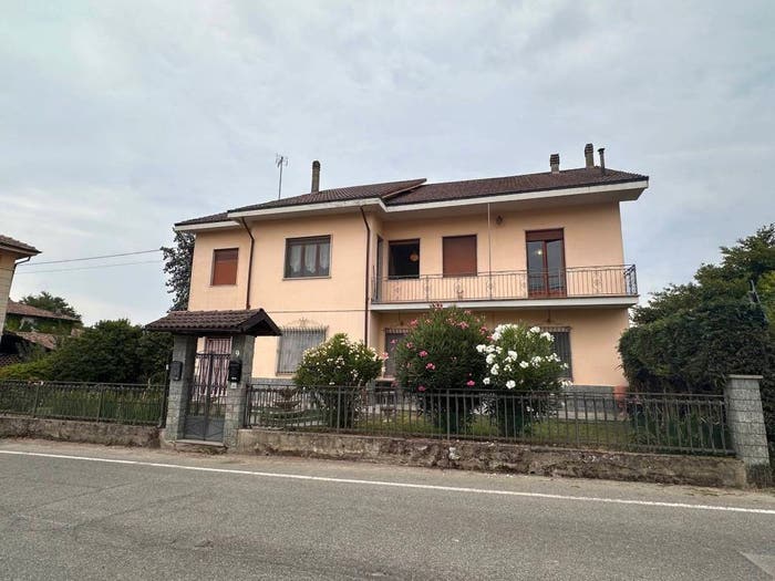 Casa con 6 locali in vendita in Fontanile