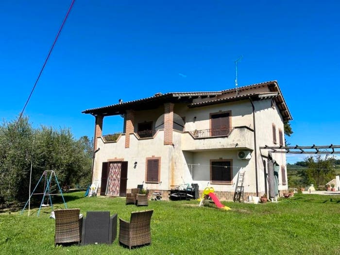 Casa con 6 locali in vendita in Via Colli, Collevecchio