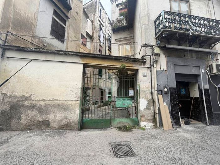 Appartamento monolocale in vendita in Calata Capodichino, San Carlo All'Arena, Napoli