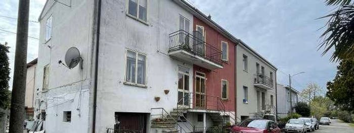 Casa quadrilocale in vendita in Via Schiavoni, Via Modena, Ferrara