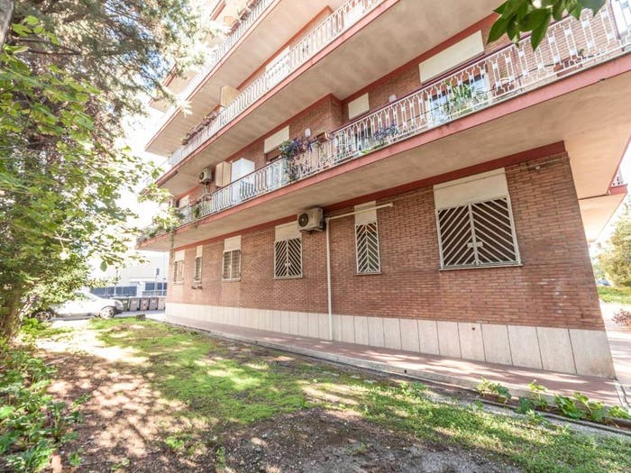 Appartamento trilocale in vendita in Via dei Consoli, Centro, Guidonia Montecelio