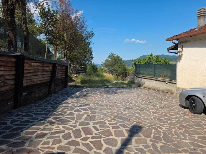 Casa con 6 locali in vendita in Via Castelnuovo, Vergato