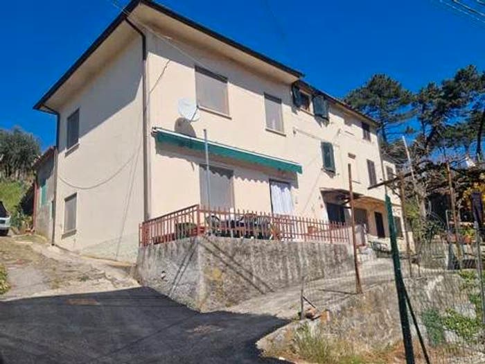 Casa con 5 locali in vendita in Via Pioppetti No Number, Camaiore Paese, Camaiore