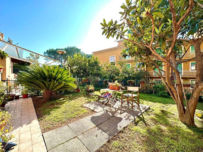 Appartamento trilocale in vendita in Via Guido Rossa, Centro, Pietra Ligure