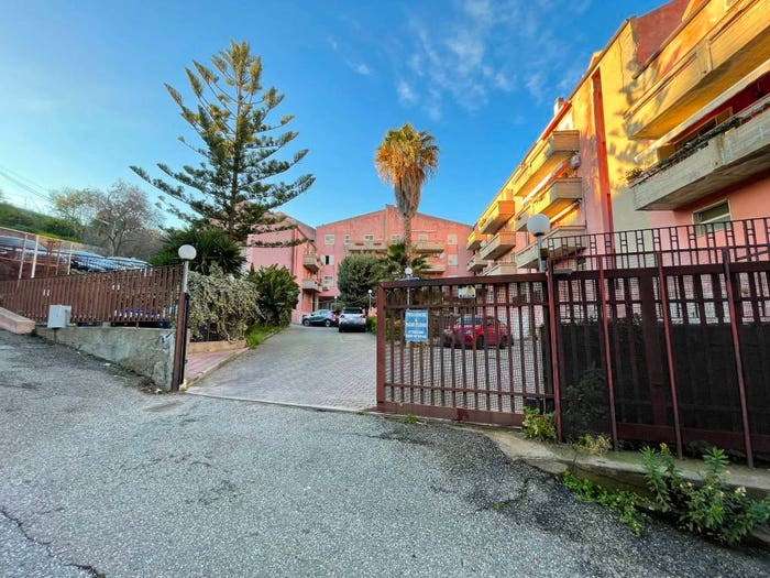 Appartamento quadrilocale in vendita in Strada Panoramica dello Stretto, Faro Superiore Sperone, Messina