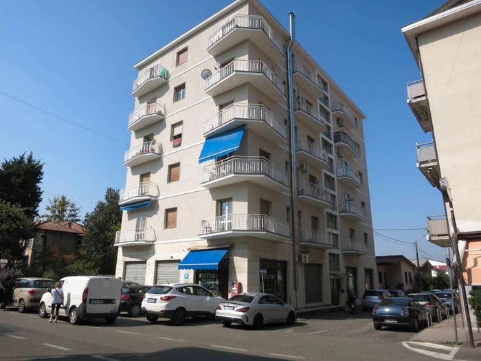 Appartamento trilocale in vendita in Via Ca' De Rose, Centro, Broni