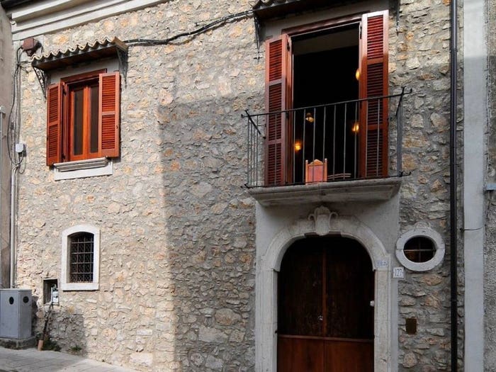 Casa con 6 locali in vendita in Corso Umberto I, Lapio