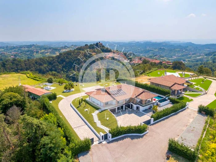 Casa con 6 locali in vendita in Monteu Roero