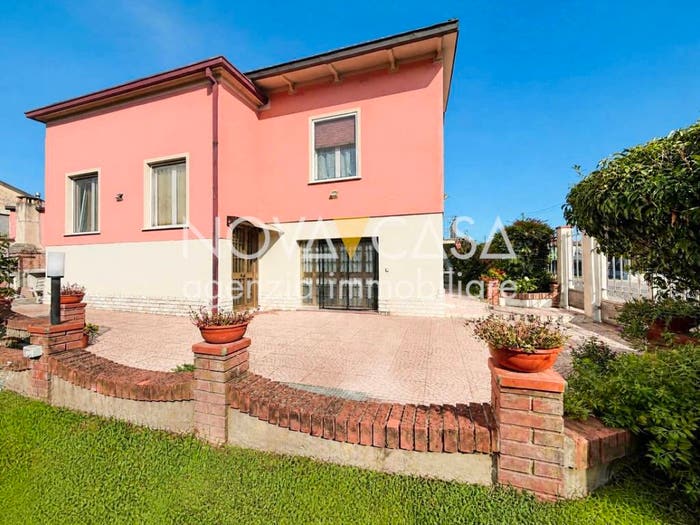 Casa quadrilocale in vendita in Pianengo