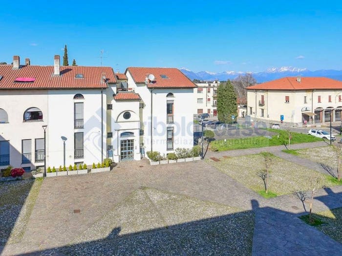 Casa con 5 locali in vendita in Piazza Giovanni XXIII, Centro, Inverigo