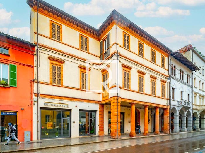 Appartamento con 5 locali in vendita in Corso della Repubblica, Centro Storico, Forlì