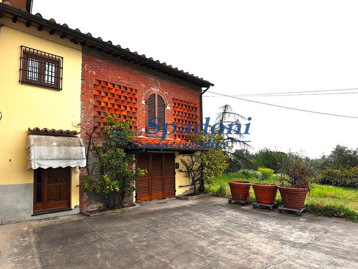 Casa con 6 locali in vendita in Via Acquavivola, Buggiano