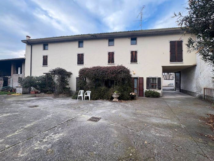 Casa con 6 locali in vendita in Via Giuseppe Guerzoni, Centro, Montichiari