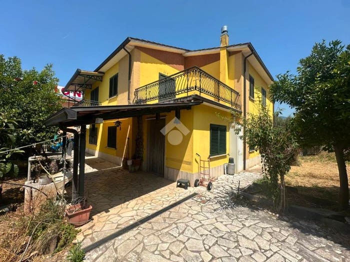Casa con 6 locali in vendita in Via Chiusanova, Centro, Sant'Elia Fiumerapido