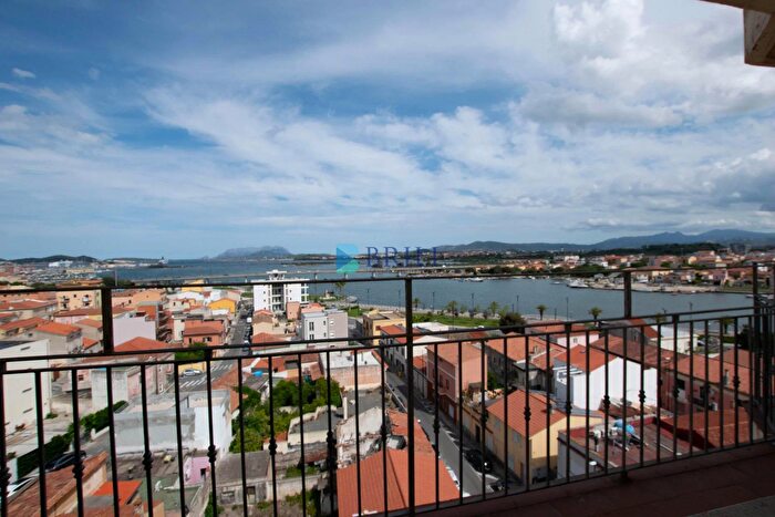 Appartamento con 8 locali in vendita in Olbia