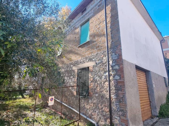 Casa quadrilocale in vendita in Via della Pace, Centro, Avigliano Umbro