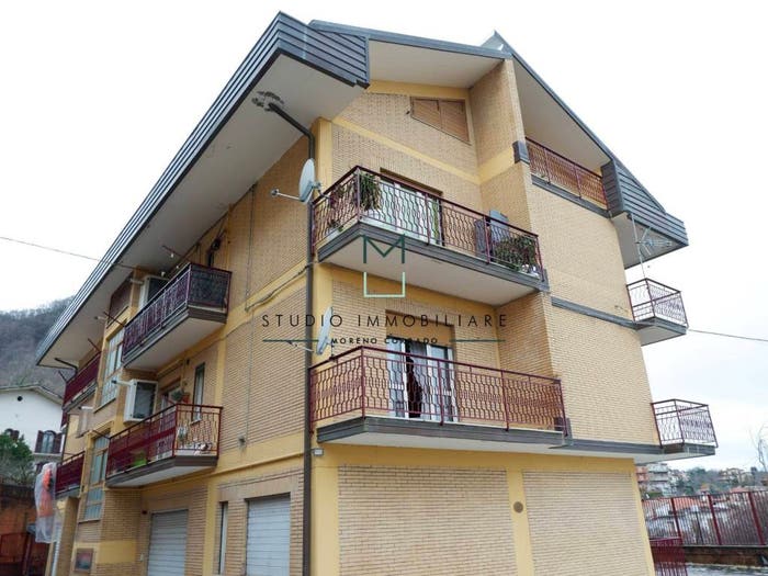 Casa con 6 locali in vendita in Via Alcide De Gasperi, Centro, Pietrastornina