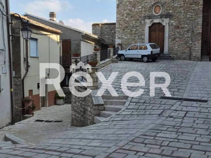 Casa quadrilocale in vendita in Via Due Porte, Lucito