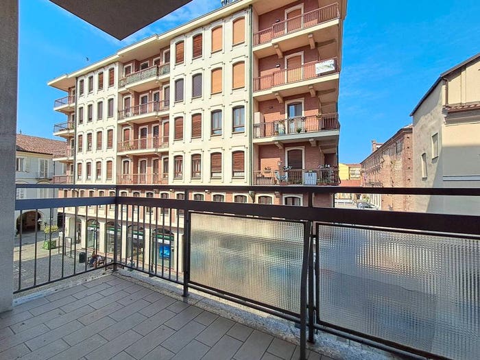 Appartamento trilocale in vendita in Piazza Beato Angelo Carletti, Centro, Chivasso