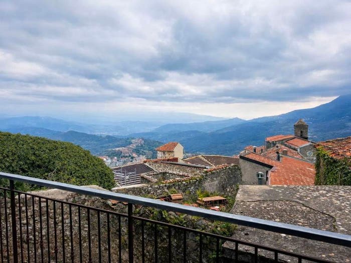 Appartamento quadrilocale in vendita in Via San Anna No Number Snc, Lustra