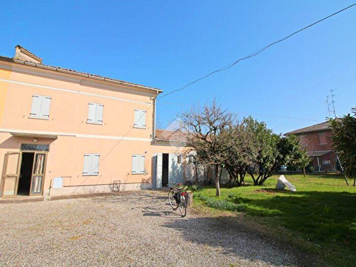 Casa con 5 locali in vendita in VIA IV NOVMEBRE, Centro, Fabbrico