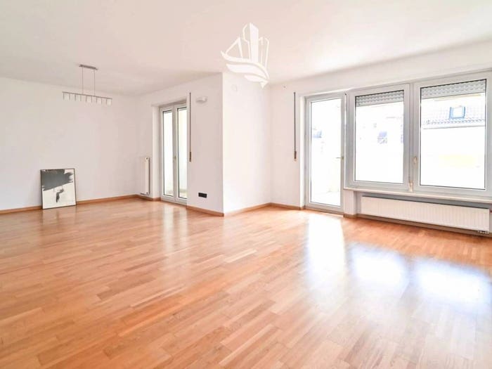 Appartamento trilocale in vendita in Via Laurin, Centro, Merano
