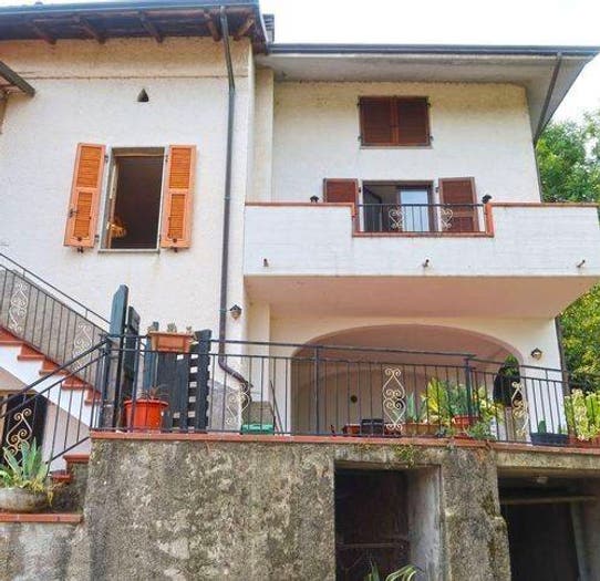 Casa con 6 locali in vendita in Via Cravilla, Mulazzo