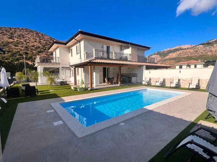 Casa con 6 locali in vendita in Villaggio Delle More, Capaci