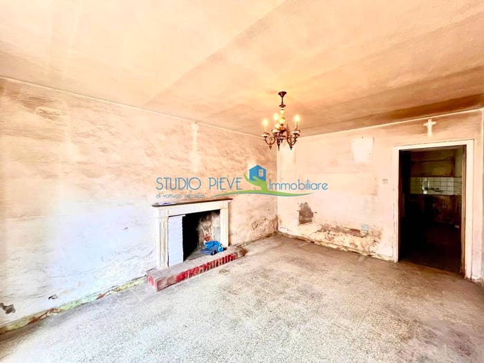 Casa quadrilocale in vendita in Piazza Aprile, Centro, Pieve a Nievole